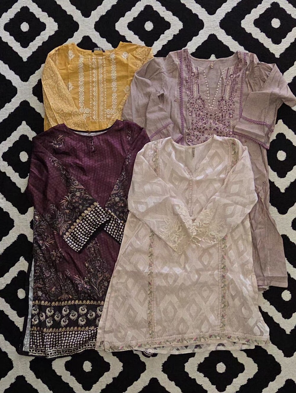 Pakistani Clothes Bundle - Picture 3 of 7